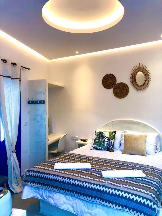 Oldtown Suites Fira Exterior photo