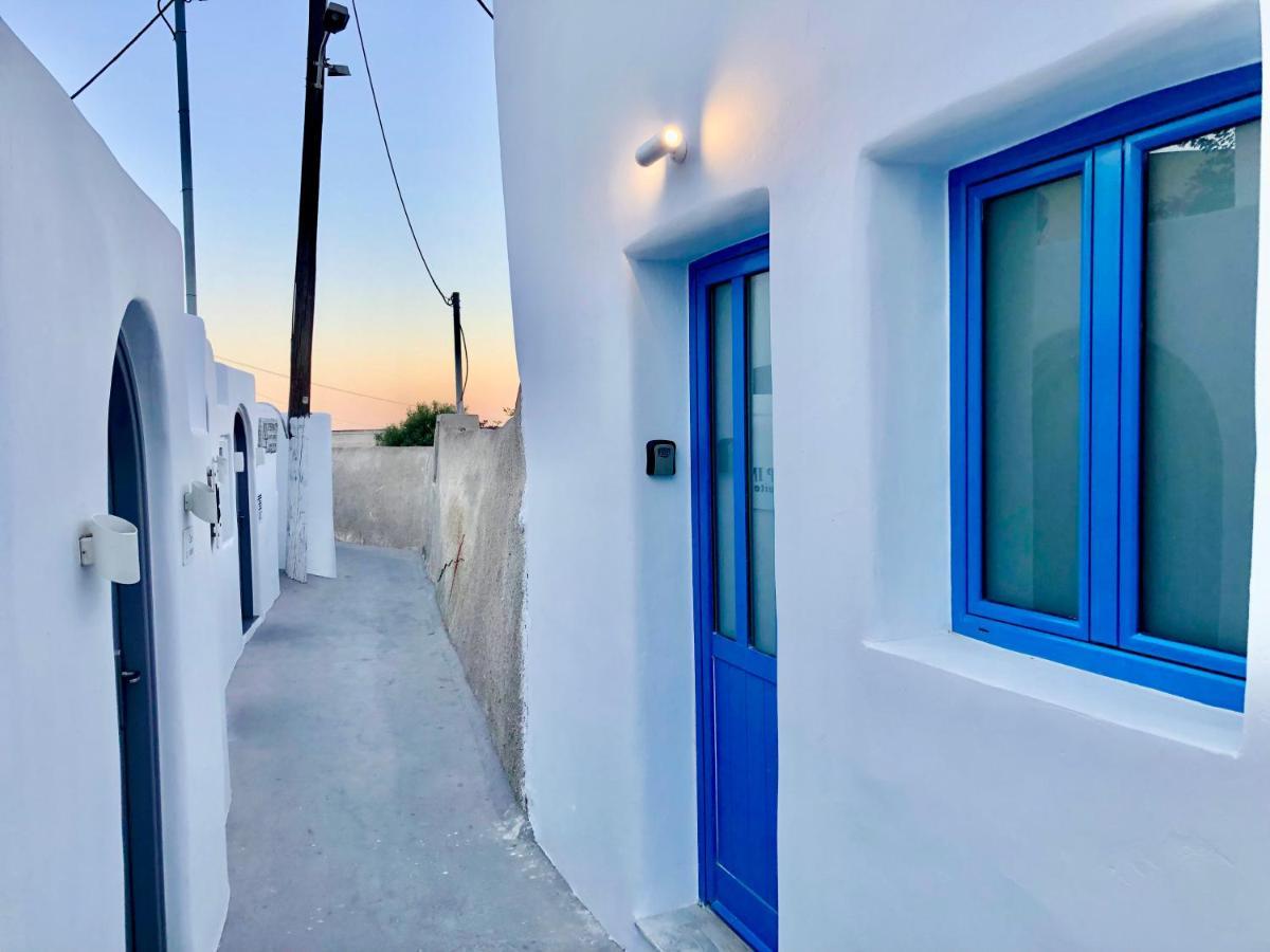 Oldtown Suites Fira Exterior photo